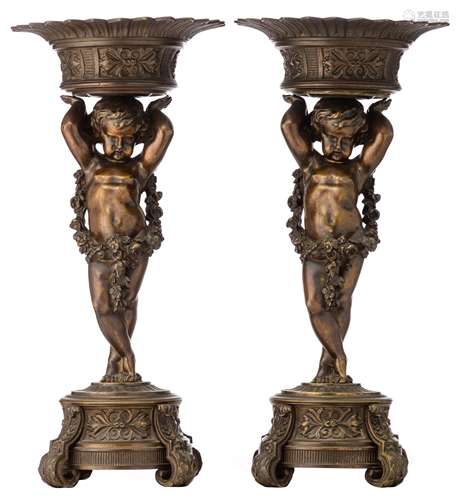 A pair of bronze urns, decorated with putti and garlands, H 40 cm