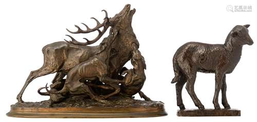 MŠne P.J., a patinated bronze sculpture depicting three hunting dogs attacking a large stag, H 28 cm