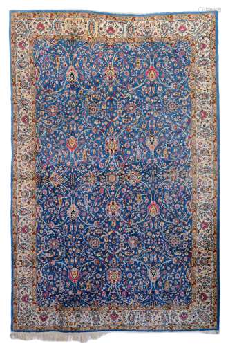 An Oriental rug, decorated with floral motifs, woollen, 223 x 335 cm