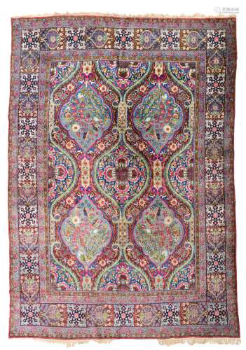 A woollen Herati rug, decorated with geometrical motifs, 271 x 380 cm