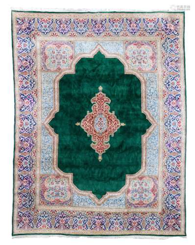 An Oriental woollen rug, decorated with stylized motifs, 300 x 388 cm