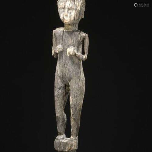 Statue féminine Sakalava Madagascar. H. 97 cm …