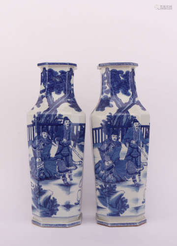 A PAIR OF BLUE AND WHITE FIGURES PORCELAIN SQUARE VASE