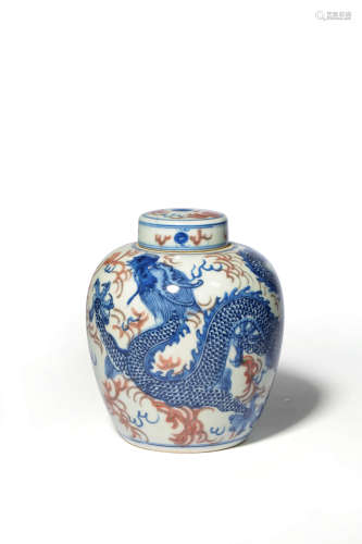 A CHINESE BLUE AND UNDERGLAZE RED DRAGON PATTERN PORCELAIN JAR