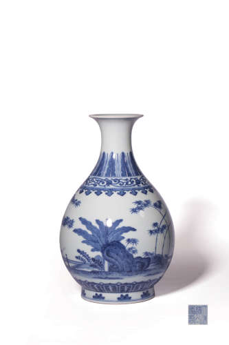 A CHINESE BLUE AND WHITE PORCELAIN YUHUCHUN VASE