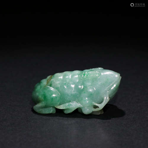 A JADEITE CARVED TOAD ORNAMENT