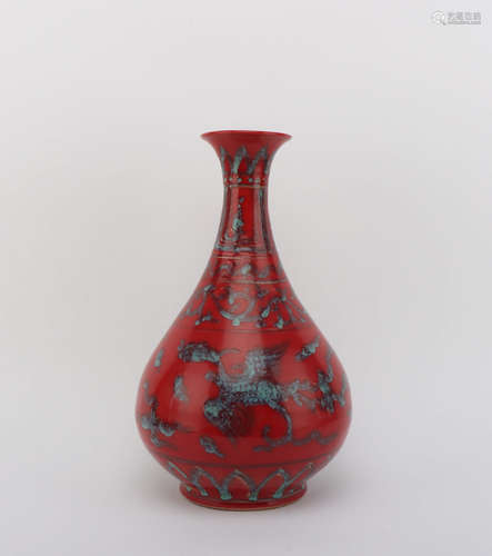 A RED GROUND BLUE AND WHITE PHOENIX PATTERN PORCELAIN VASE