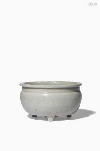 A CHINESE JIZHOU KILN TRIPOD CENSER