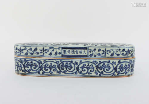 A BLUE AND WHITE DRAGON&PHOENIX PATTERN PORCELAIN BOX WITH COVER