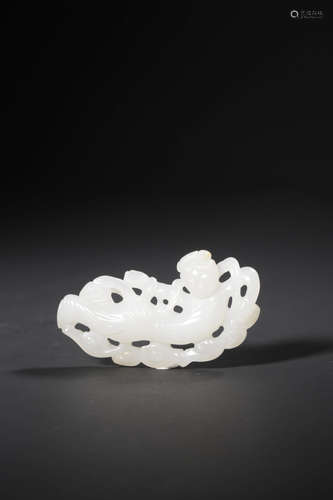 A WHITE JADE FEITIAN ORNAMENTS