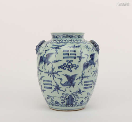 A BLUE AND WHITE FLOWERS PATTERN PORCELAIN JAR