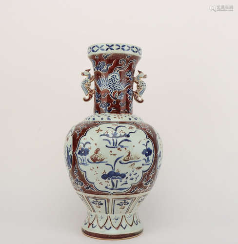 A BLUE AND WHITE UNDERGLAZE RED FLORAL PORCELAIN BEAST EARS VASE