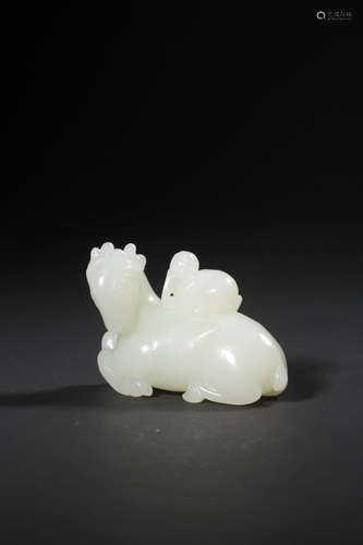 A WHITE JADE RUM ORNAMENT