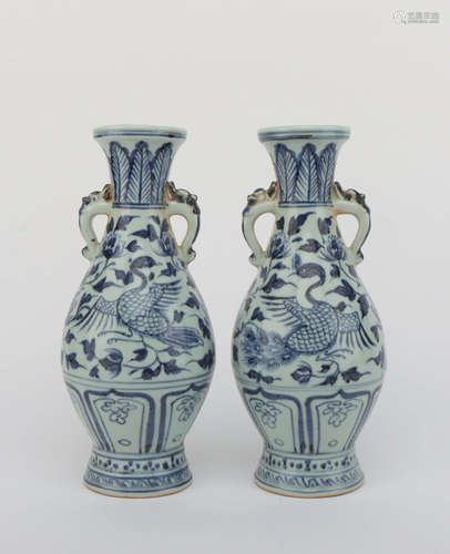 A PAIR OF BLUE AND WHITE FLORAL PORCELAIN VASE