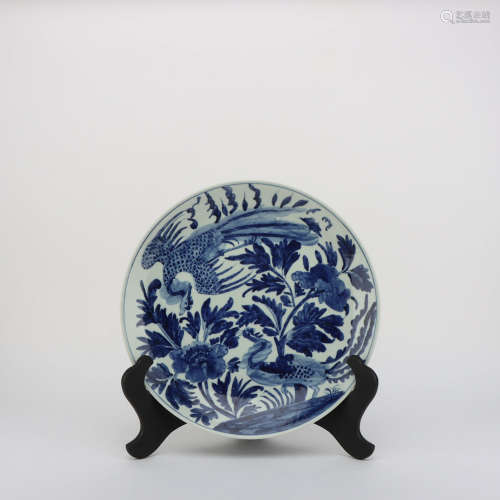 A BLUE AND WHITE PHOENIX PATTERN PORCELAIN PLATE
