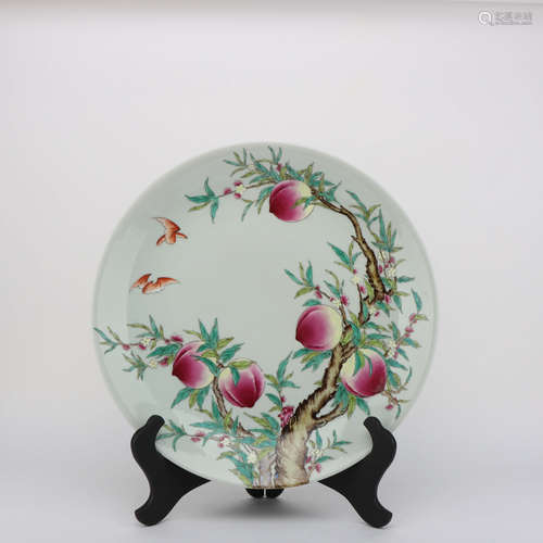 A FAMILLE ROSE PEACH PATTERN PORCELAIN PLATE