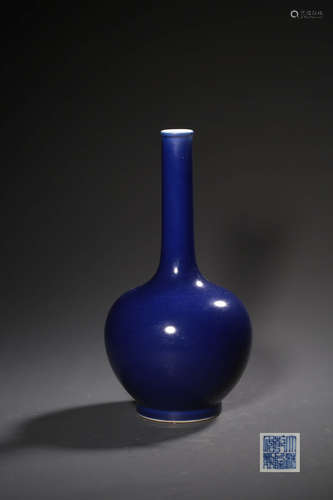 A BLUE-GLAZED PORCELAIN VASE