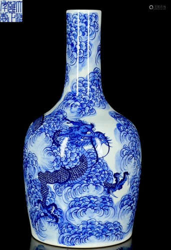 YONGZHENG MARK BLUE&WHITE GLAZE VASE