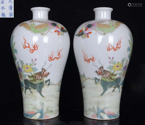 PAIR OF YONGZHENG MARK WUCAI GLAZE VASE