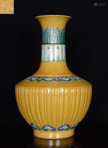 QIANLONG MARK ENAMELED GLAZE VASE