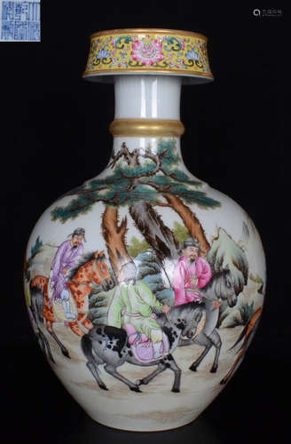 QIANLONG MARK FAMILLE ROSE GLAZE VASE