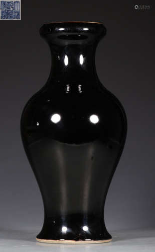 DAQINGQIANLONGNIANZHI MARK DARK GOLD GLAZE VASE