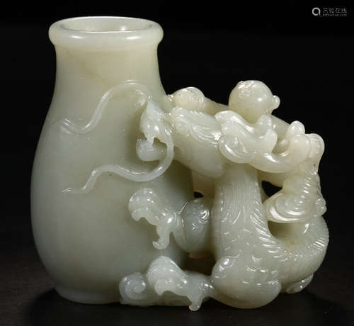 HETIAN JADE VASE CARVED WITH DRAGON PATTERN