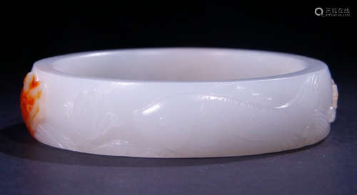 HETIAN JADE BANGLE CARVED WITH FISH