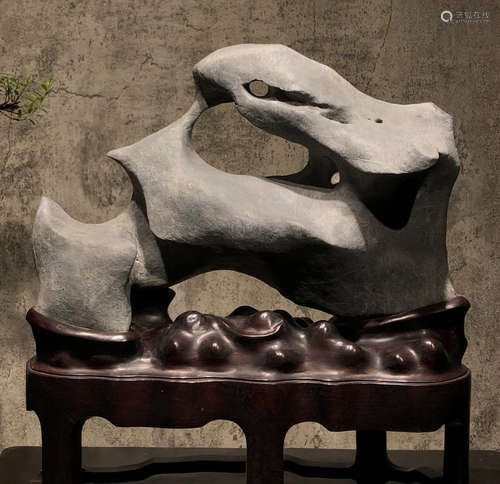 TAIHU STONE ORNAMENT NATURE SHAPED