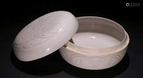 DING YAO WHITE GLAZE BOX CARVED WITH FLOWER