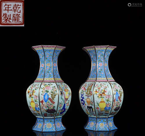 QIANLONGNIANZHI MARK ENAMELED GLAZE VASE PAIR