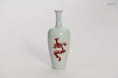 AN UNDERGLAZE RED DRAGON PORCELAIN VASE