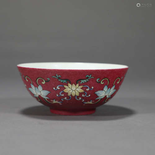 A ROUGE-RED GLAZED FLOWER PATTERN PORCELAIN BOWL