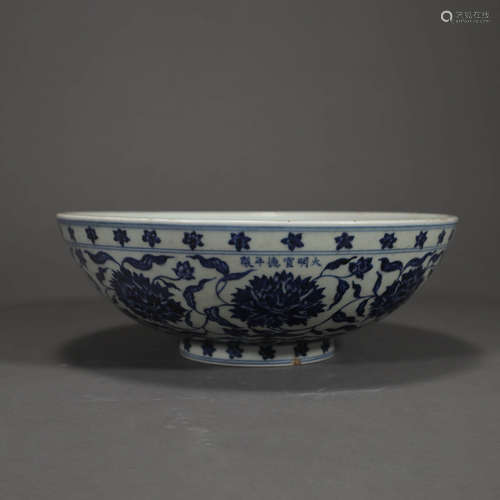 A BLUE AND WHITE FLOWER PORCELAIN BOWL