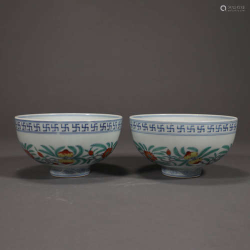 A PAIR OF DOUCAI PEACH PORCELAIN BOWLS