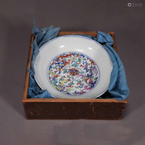 A DOUCAI KUI PHOENIX PORCELAIN PLATE