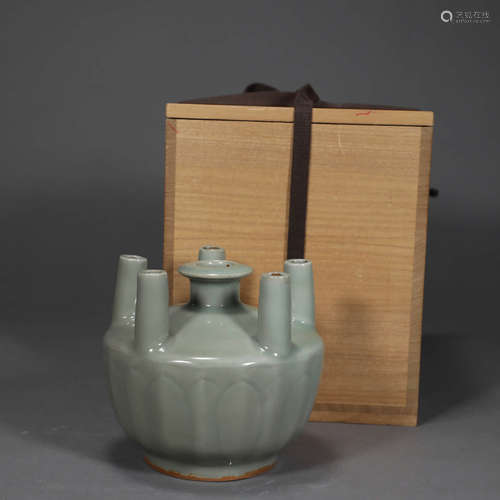 A LONGQUAN KILN PORCELAIN FIVE-MOUTHED VASE