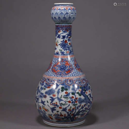 A BLUE AND WHITE FAMILLE VERTE GARLIC-HEAD PORCELAIN VASE