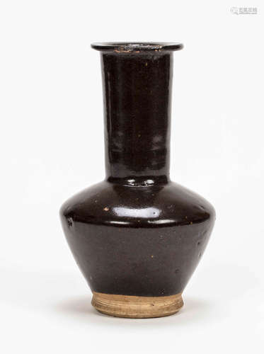 A BLACK GLAZED PORCELAIN VASE