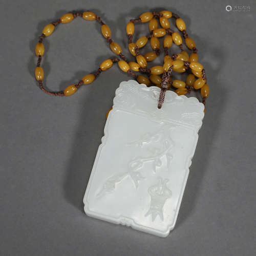 A WHITE JADE PENDANT