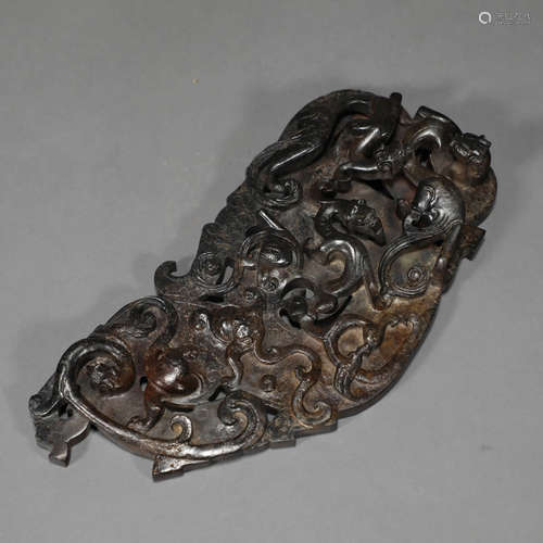 A JADE CARVED DRAGON PENDANT