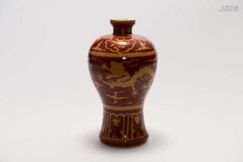 A RED GROUND YELLOW DRAGON PORCELAIN MEIPING VASE