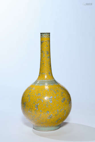 A YELLOW GLAZED PORCELAIN VASE