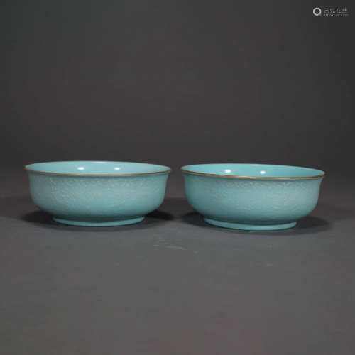 A PAIR OF TURQUOISE GLAZED FLOWER PORCELAIN BOWLS