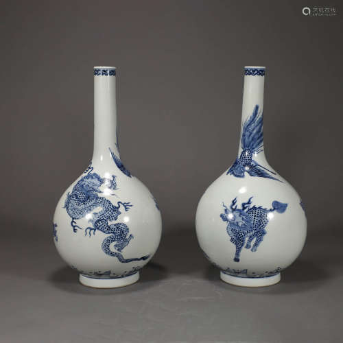 A PAIR OF BLUE AND WHITE BEAST PORCELAIN VASES