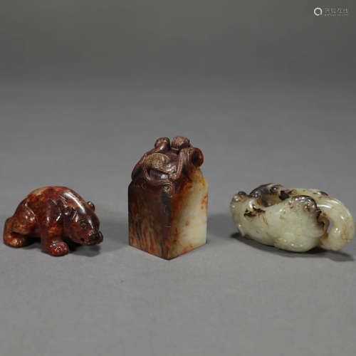 A SET OF 3 JADE CARVED ORNAMENTS