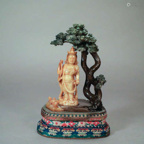 A SHOUSHAN STONE CARVED GUANYIN ORNAMENT
