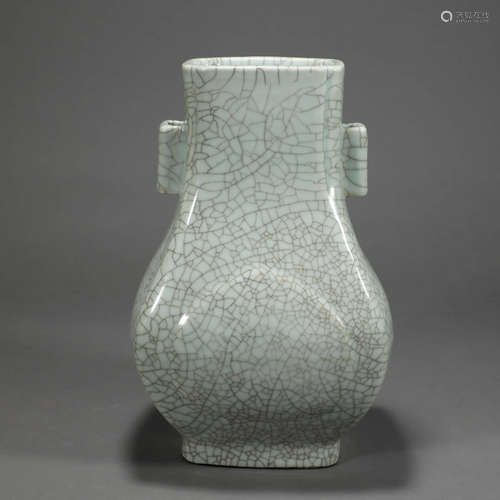 A GE-TYPE KILN GLAZED PORCELAIN VASE