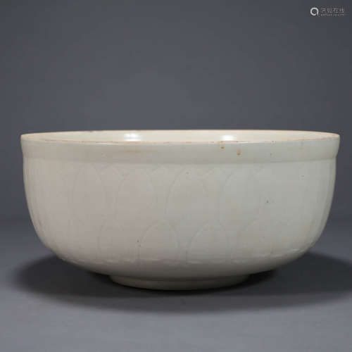 A DING KILN FISH PORCELAIN BOWL