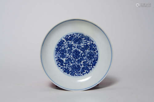 A Blue and White Floral  Porcelain Dish，Yongzheng mark